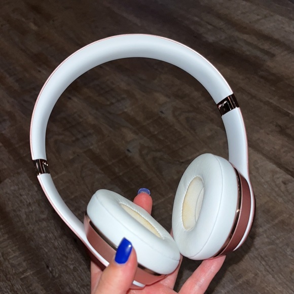 Beats Headphones - On Ear - Picture 3 of 8